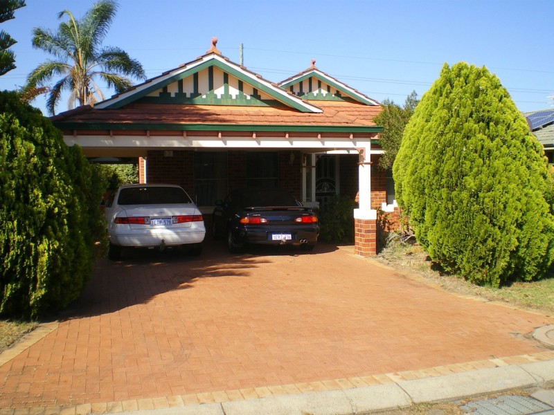 11 BEARD Place, Queens Park WA 6107