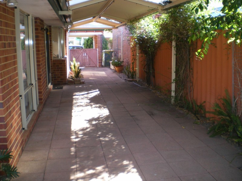 11 BEARD Place, Queens Park WA 6107