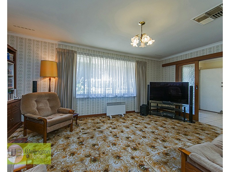 8 Farnham St, Bentley WA 6102