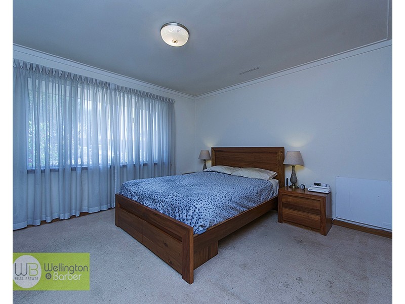 8 Farnham St, Bentley WA 6102