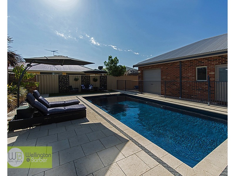 4 Pacific Ave, Atwell WA 6164