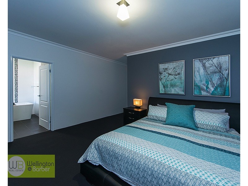 4 Pacific Ave, Atwell WA 6164