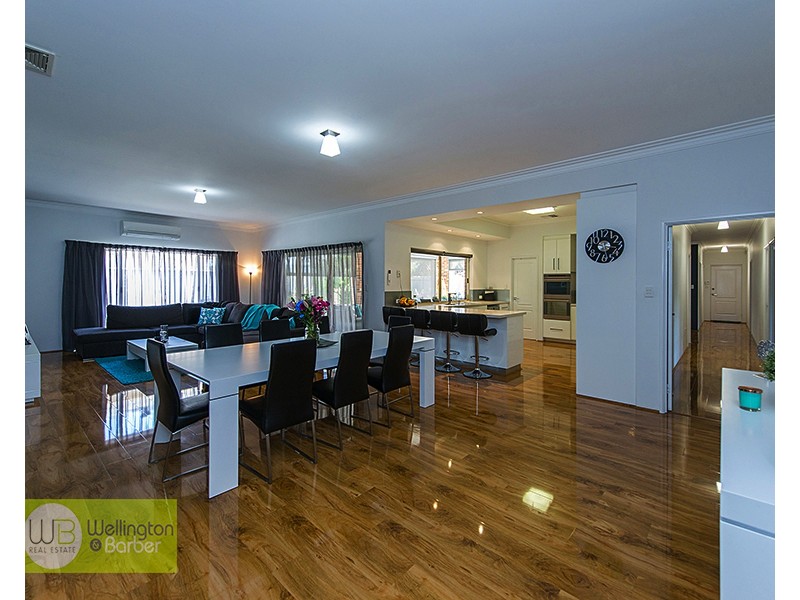 4 Pacific Ave, Atwell WA 6164