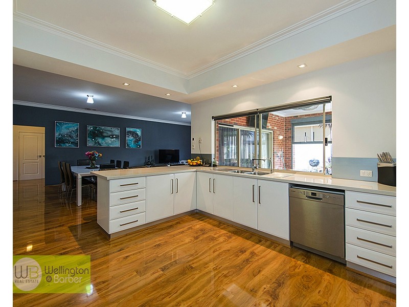 4 Pacific Ave, Atwell WA 6164