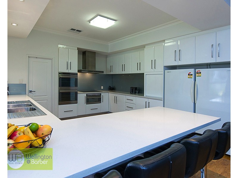 4 Pacific Ave, Atwell WA 6164