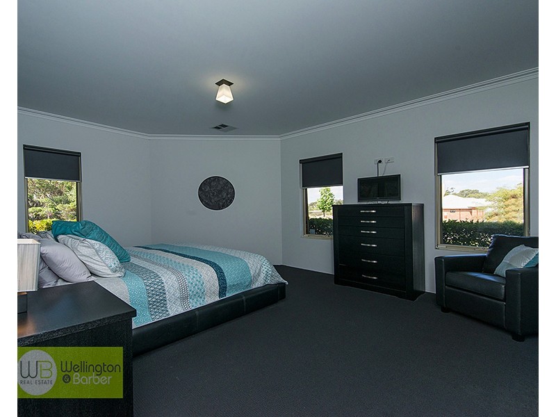 4 Pacific Ave, Atwell WA 6164