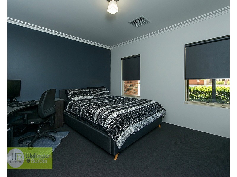 4 Pacific Ave, Atwell WA 6164