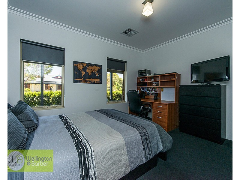 4 Pacific Ave, Atwell WA 6164