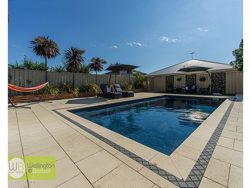 4 Pacific Ave, Atwell WA 6164