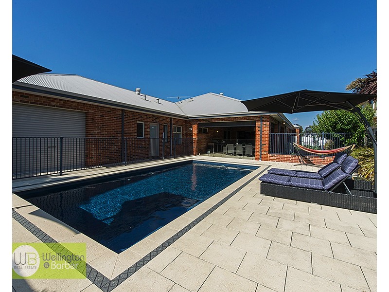 4 Pacific Ave, Atwell WA 6164