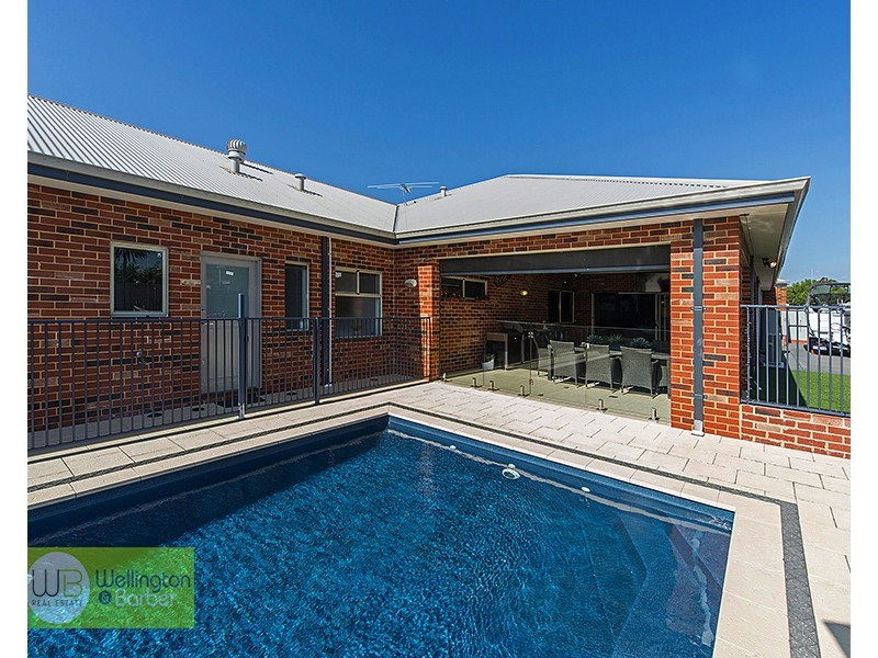 4 Pacific Ave, Atwell WA 6164