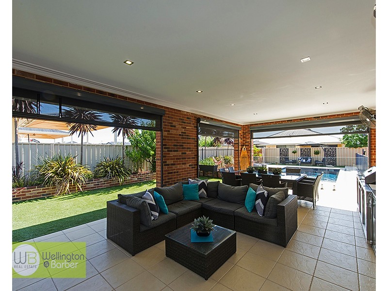 4 Pacific Ave, Atwell WA 6164