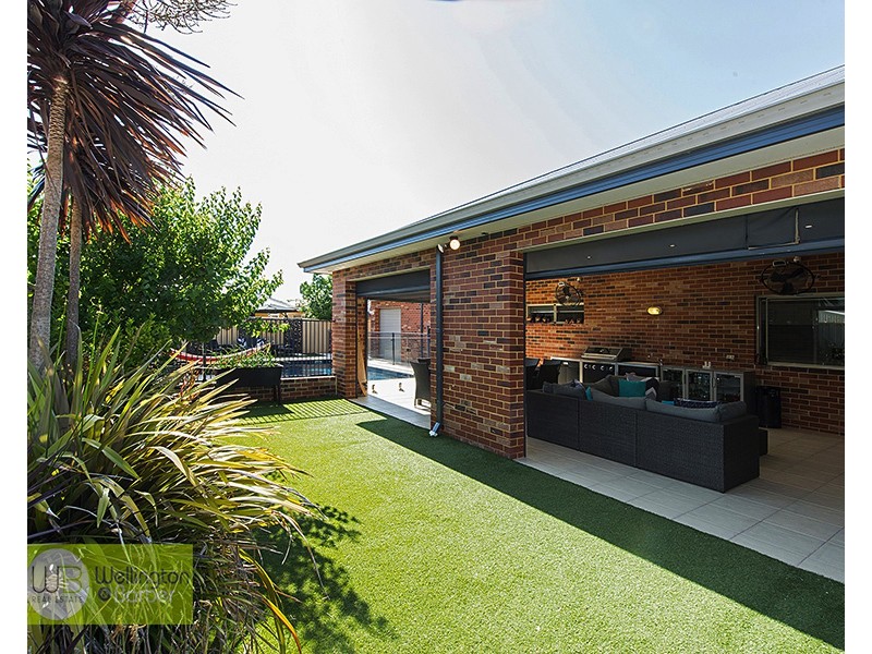 4 Pacific Ave, Atwell WA 6164