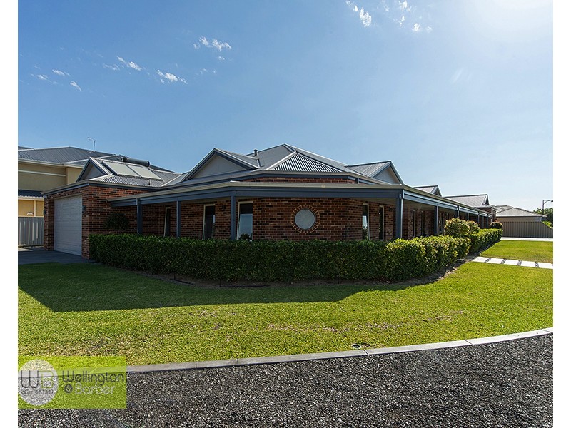 4 Pacific Ave, Atwell WA 6164