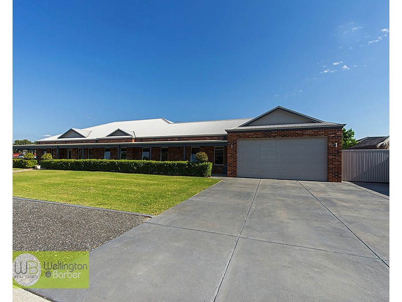 4 Pacific Ave, Atwell WA 6164