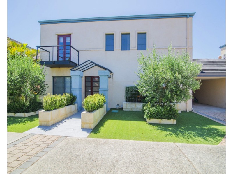 2/8 Caledonian Ave, Maylands WA 6051