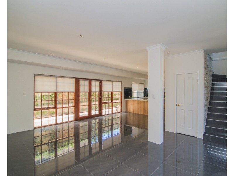 2/8 Caledonian Ave, Maylands WA 6051