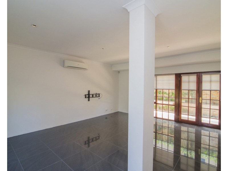 2/8 Caledonian Ave, Maylands WA 6051