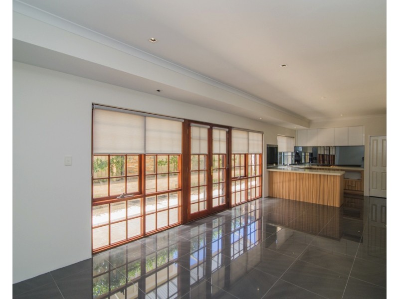 2/8 Caledonian Ave, Maylands WA 6051