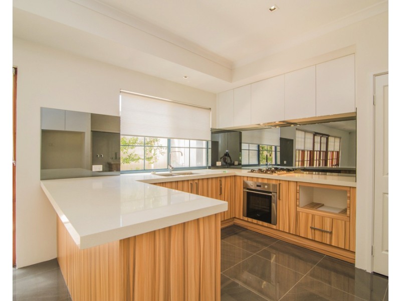 2/8 Caledonian Ave, Maylands WA 6051