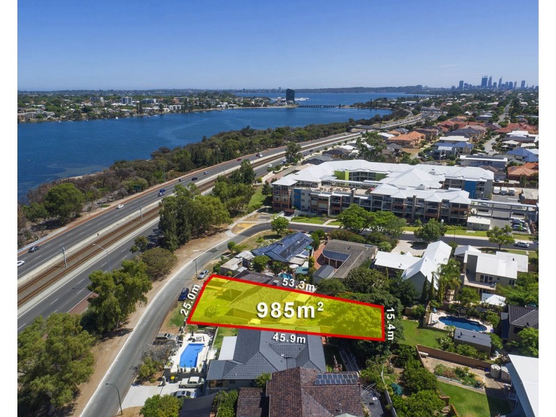 2 Edgewater Rd, Salter Point WA 6152