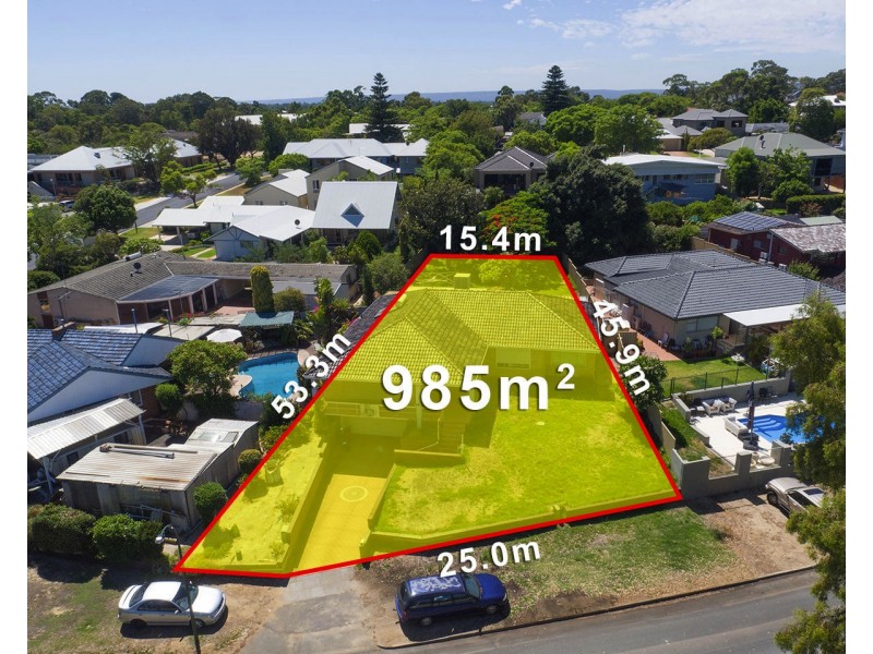 2 Edgewater Rd, Salter Point WA 6152