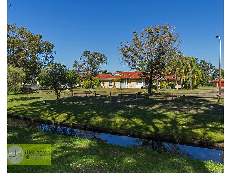 7 Galway Gr, Waterford WA 6152