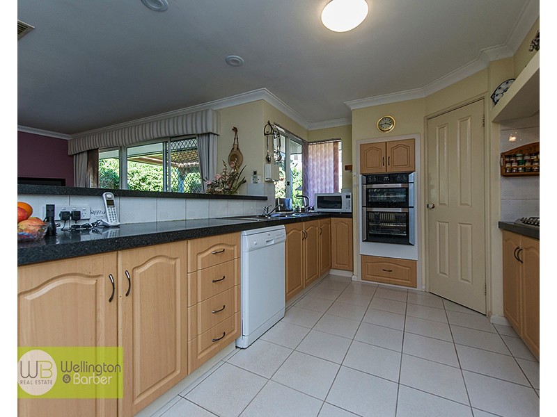 7 Galway Gr, Waterford WA 6152