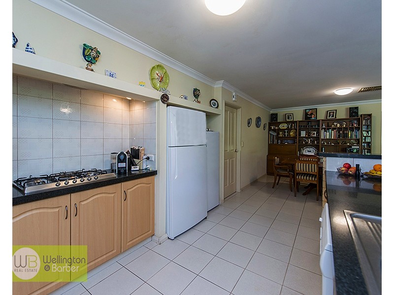 7 Galway Gr, Waterford WA 6152