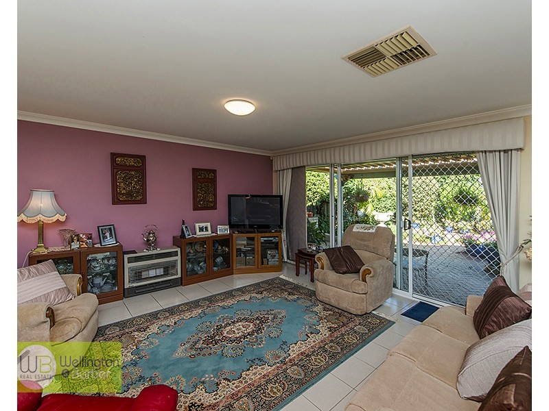 7 Galway Gr, Waterford WA 6152