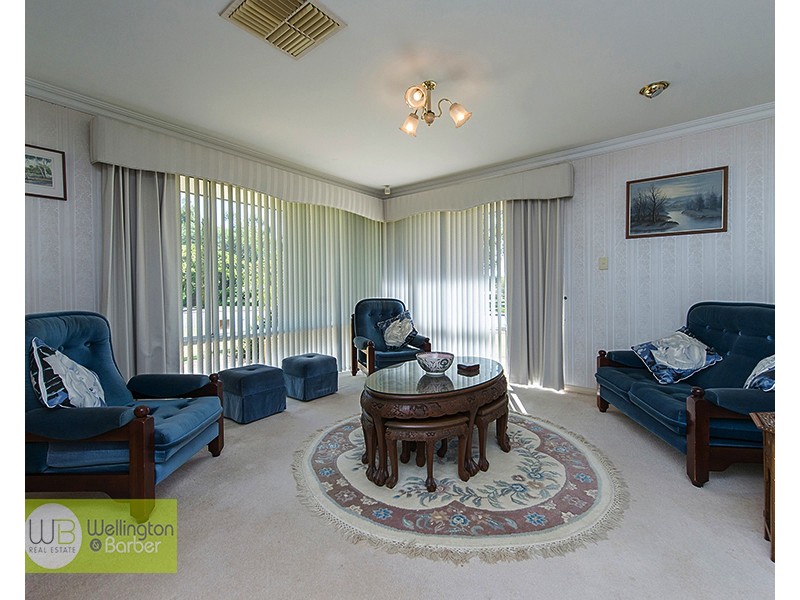 7 Galway Gr, Waterford WA 6152