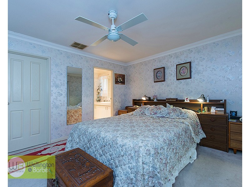 7 Galway Gr, Waterford WA 6152