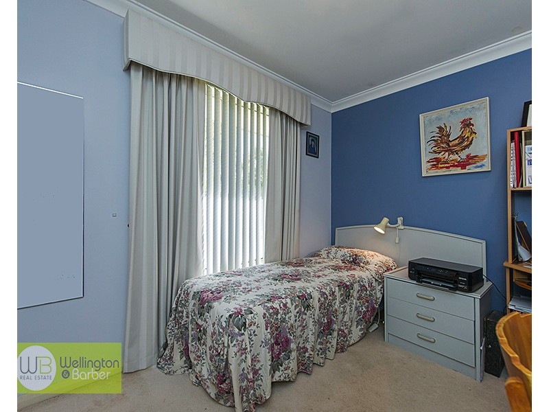 7 Galway Gr, Waterford WA 6152