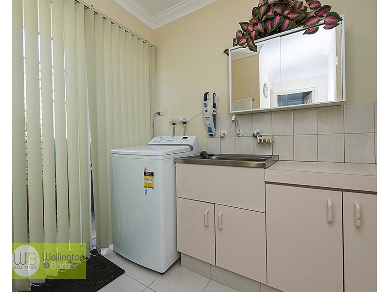 7 Galway Gr, Waterford WA 6152