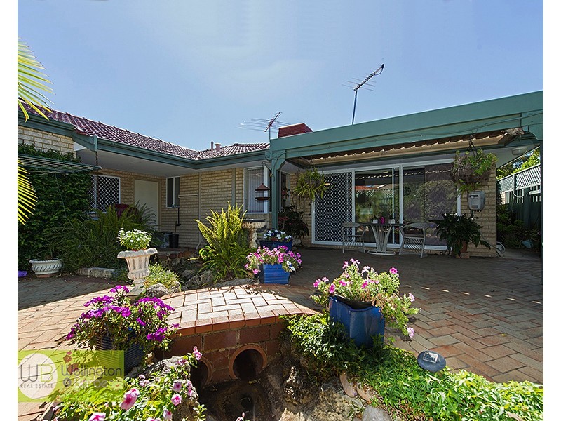 7 Galway Gr, Waterford WA 6152