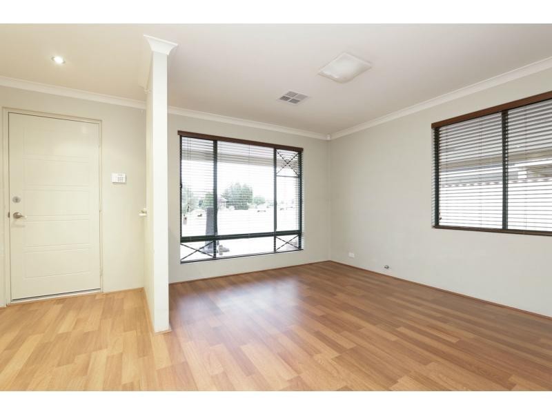 61 Courtland Crescent, Redcliffe WA 6104