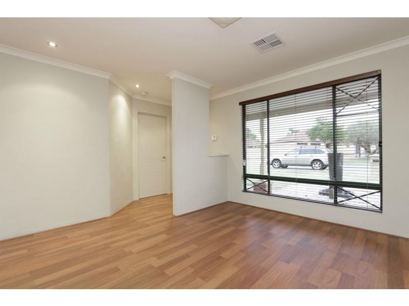 61 Courtland Crescent, Redcliffe WA 6104