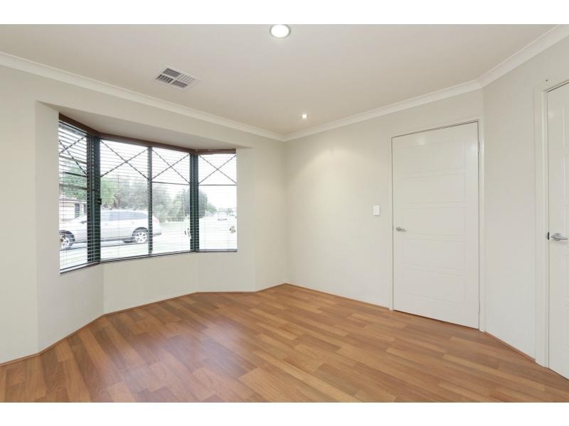 61 Courtland Crescent, Redcliffe WA 6104