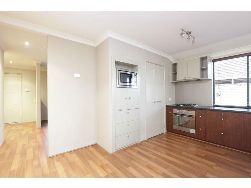61 Courtland Crescent, Redcliffe WA 6104