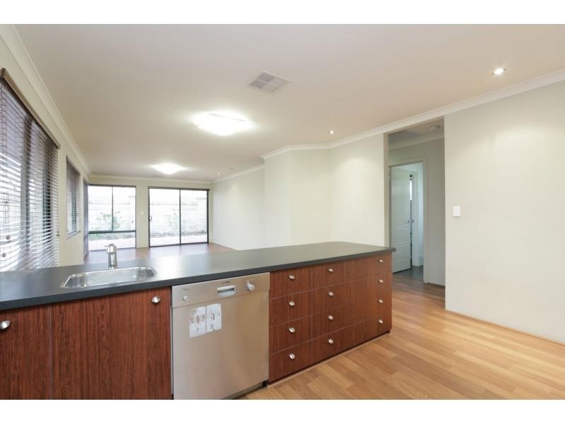 61 Courtland Crescent, Redcliffe WA 6104