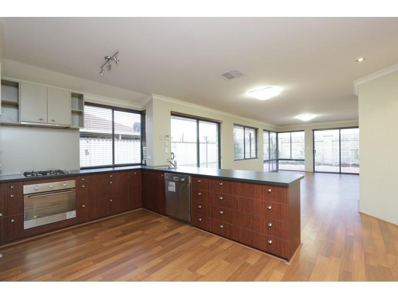 61 Courtland Crescent, Redcliffe WA 6104