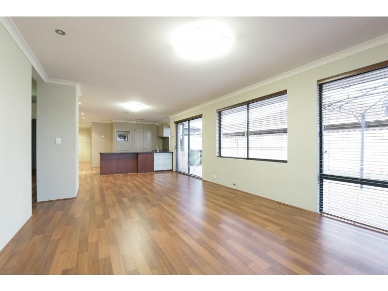 61 Courtland Crescent, Redcliffe WA 6104