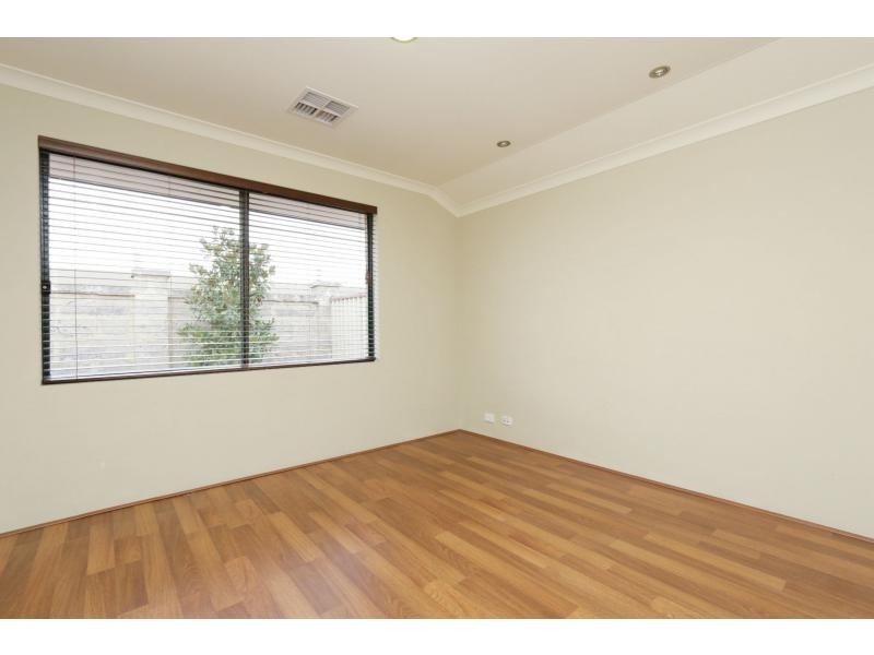 61 Courtland Crescent, Redcliffe WA 6104