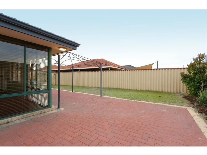 61 Courtland Crescent, Redcliffe WA 6104