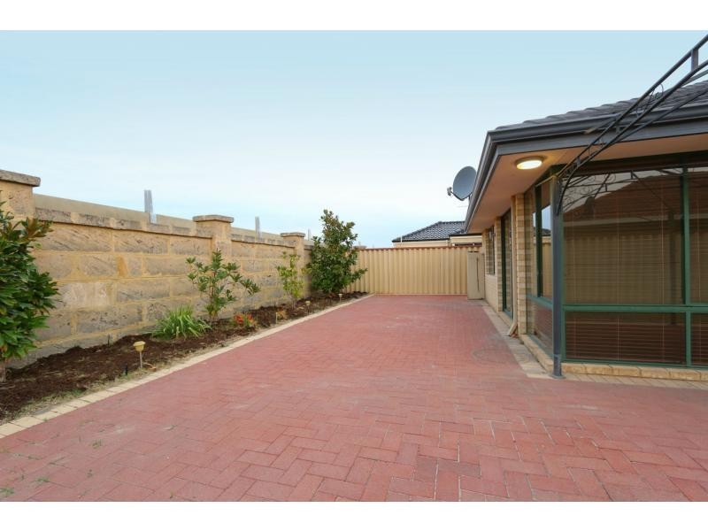 61 Courtland Crescent, Redcliffe WA 6104