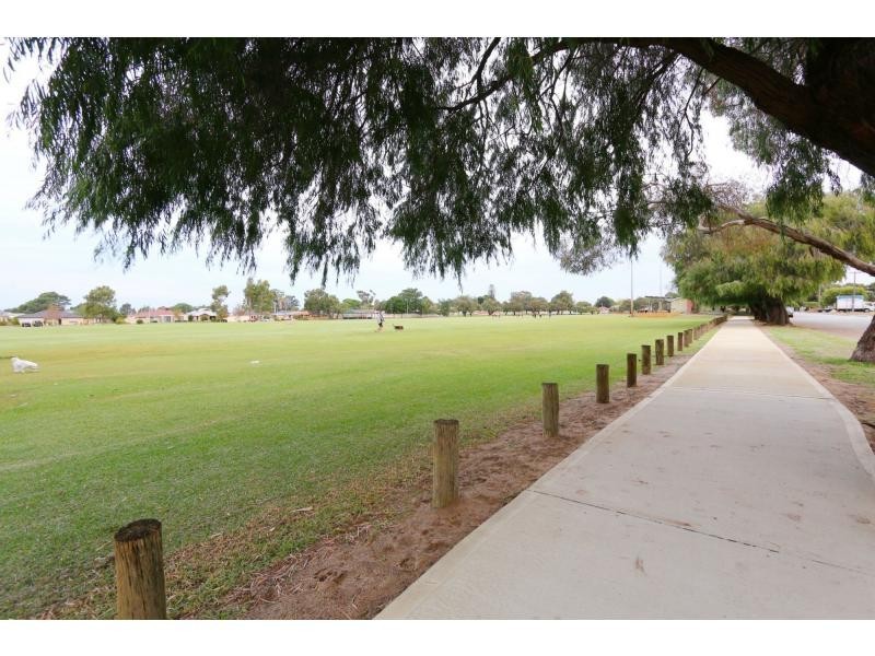 61 Courtland Crescent, Redcliffe WA 6104