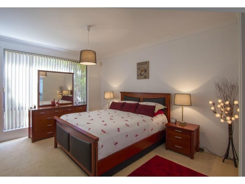 4 Aral Court, Iluka WA 6028