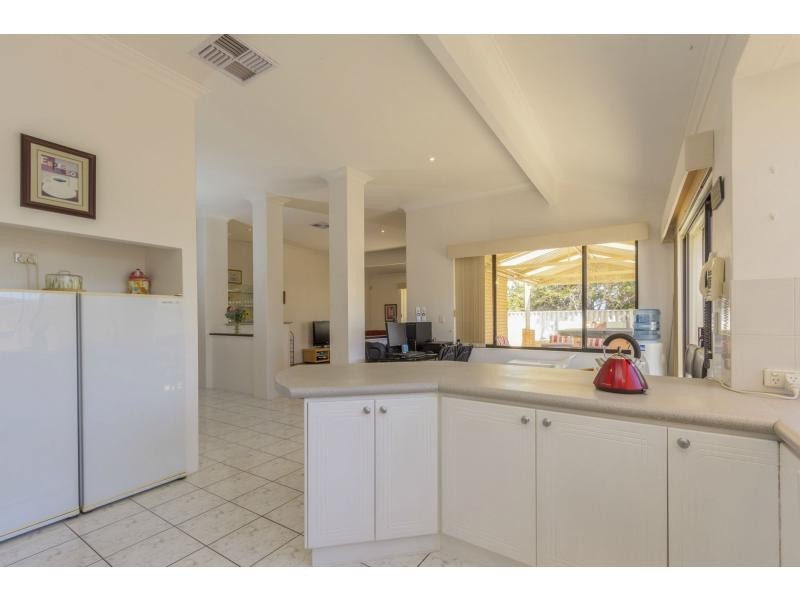 4 Aral Court, Iluka WA 6028