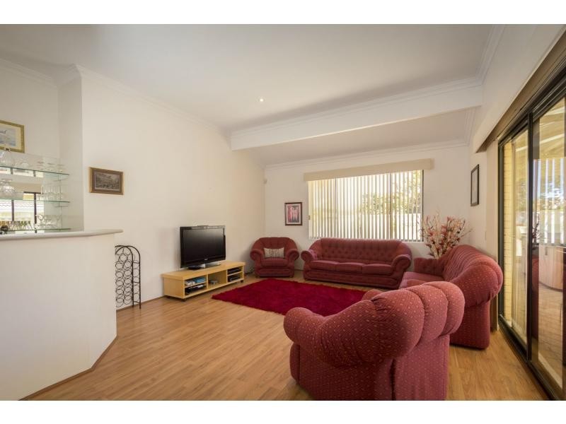 4 Aral Court, Iluka WA 6028