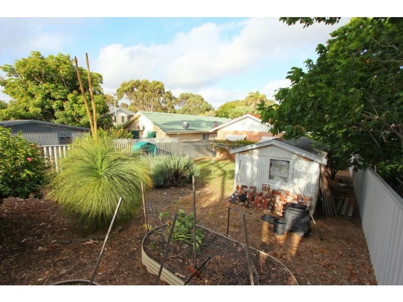 82 Arnott Street, Trigg WA 6029